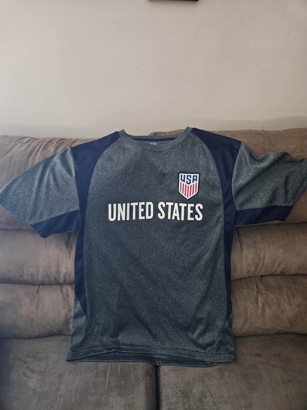 Active USA United States Gray & Navy Short Sleeve Tee Size L